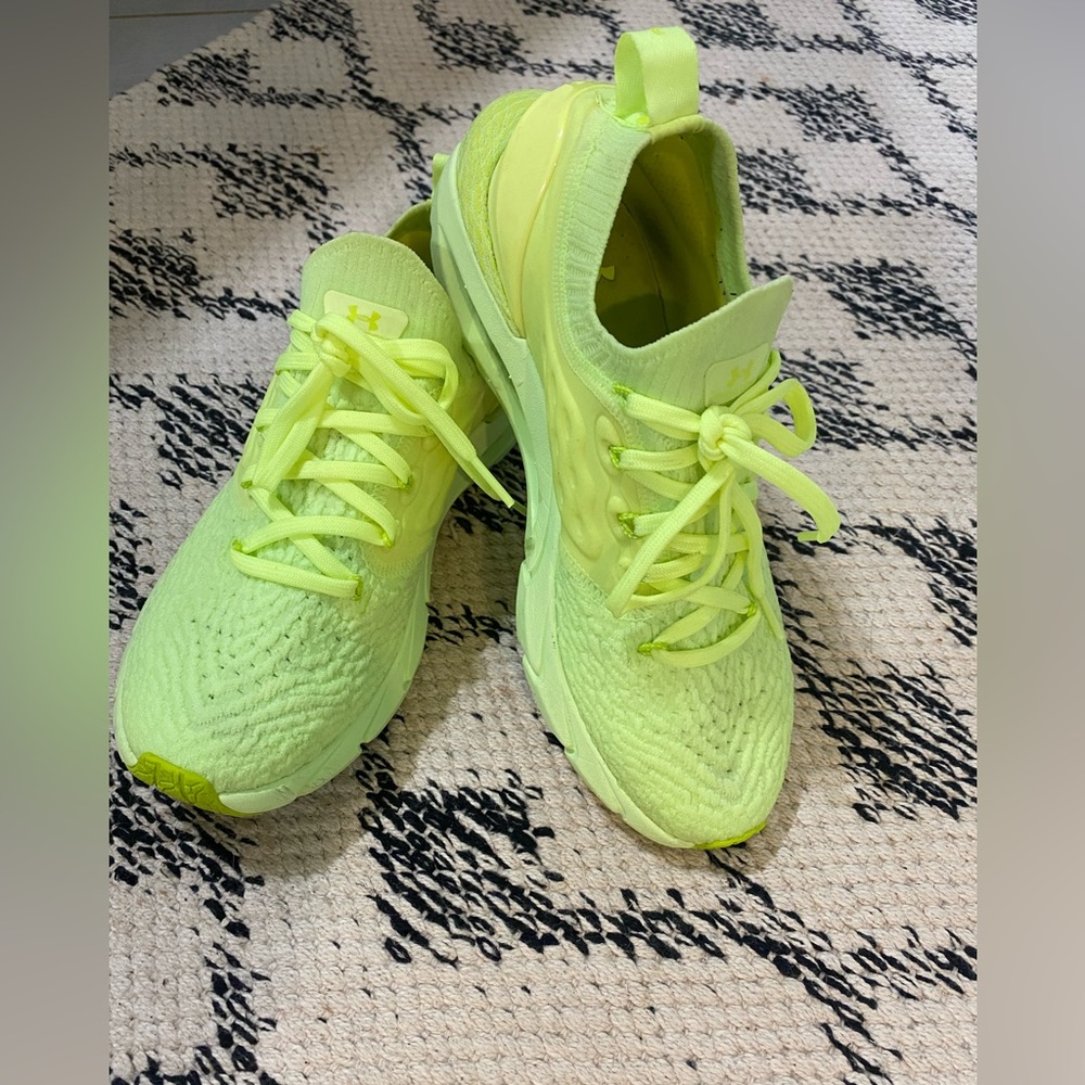 Womens HOVR Phantom Size 7- Lime Fizz